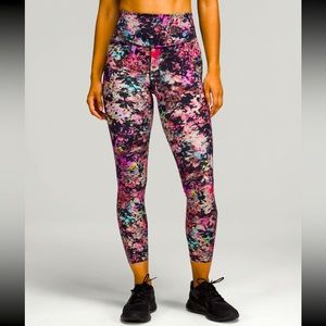 Like New Base Pace High Running Tight 25”, Size 6, Stencil Blossom Red Multi